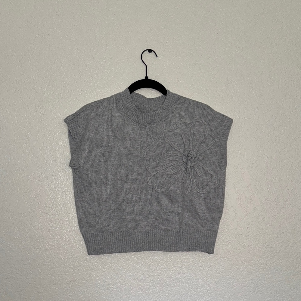 Amazon Women's Gray Sweatshirt with Floral Design